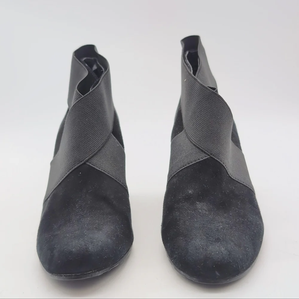 Elegant BCBG Generation Sz 7 Black Wedge Ankle Boots